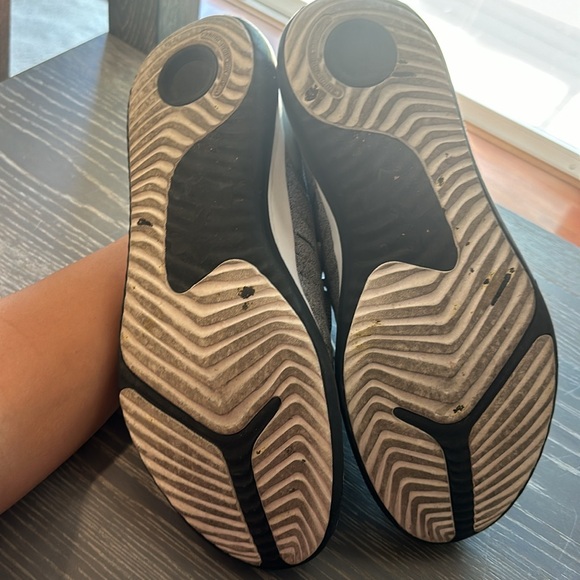 Under Armour Running Shoes - Picture 3 of 6